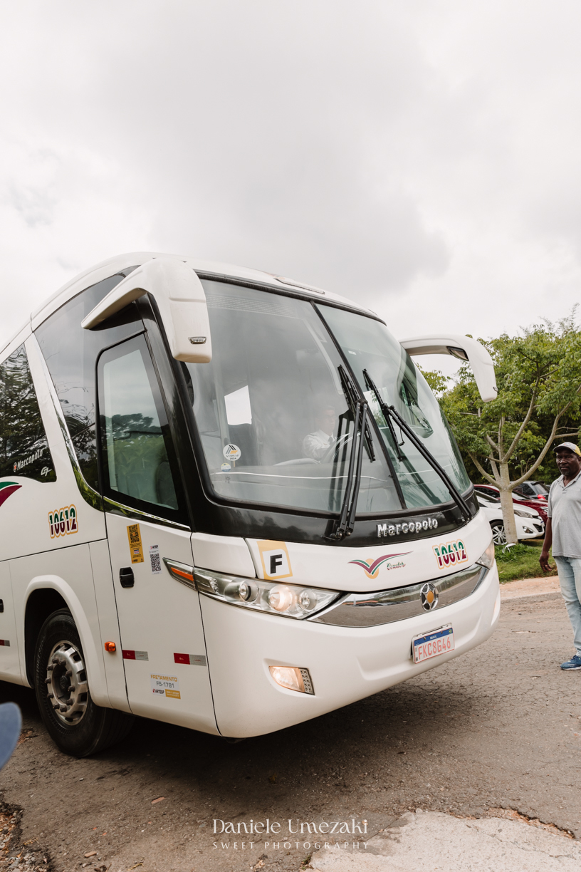 Fotografia do aniversário de 4 anos da Isadora, realizado na Fazendinha Petzoo em Cotia. Festa com tema Fazendinha da Bluey, decoração da Doce de Laço, ambiente ao ar livre e momentos espontâneos registrados com sensibilidade e afeto.