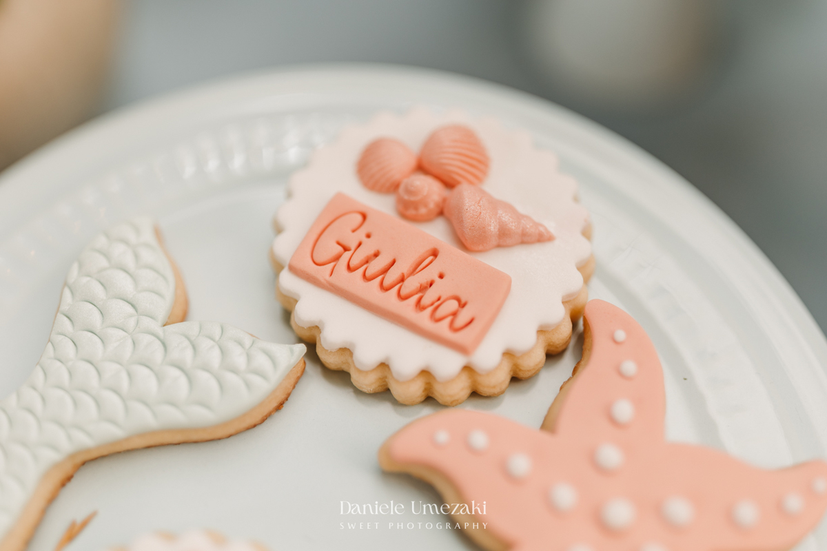 Fotografia de aniversário infantil em Mogi das Cruzes. O aniversário de 4 anos da Giulia, com tema Ariel na Praça Pitangueira, foi registrado com leveza e afeto por Dani Umezaki, eternizando momentos especiais de uma família acompanhada desde o newborn