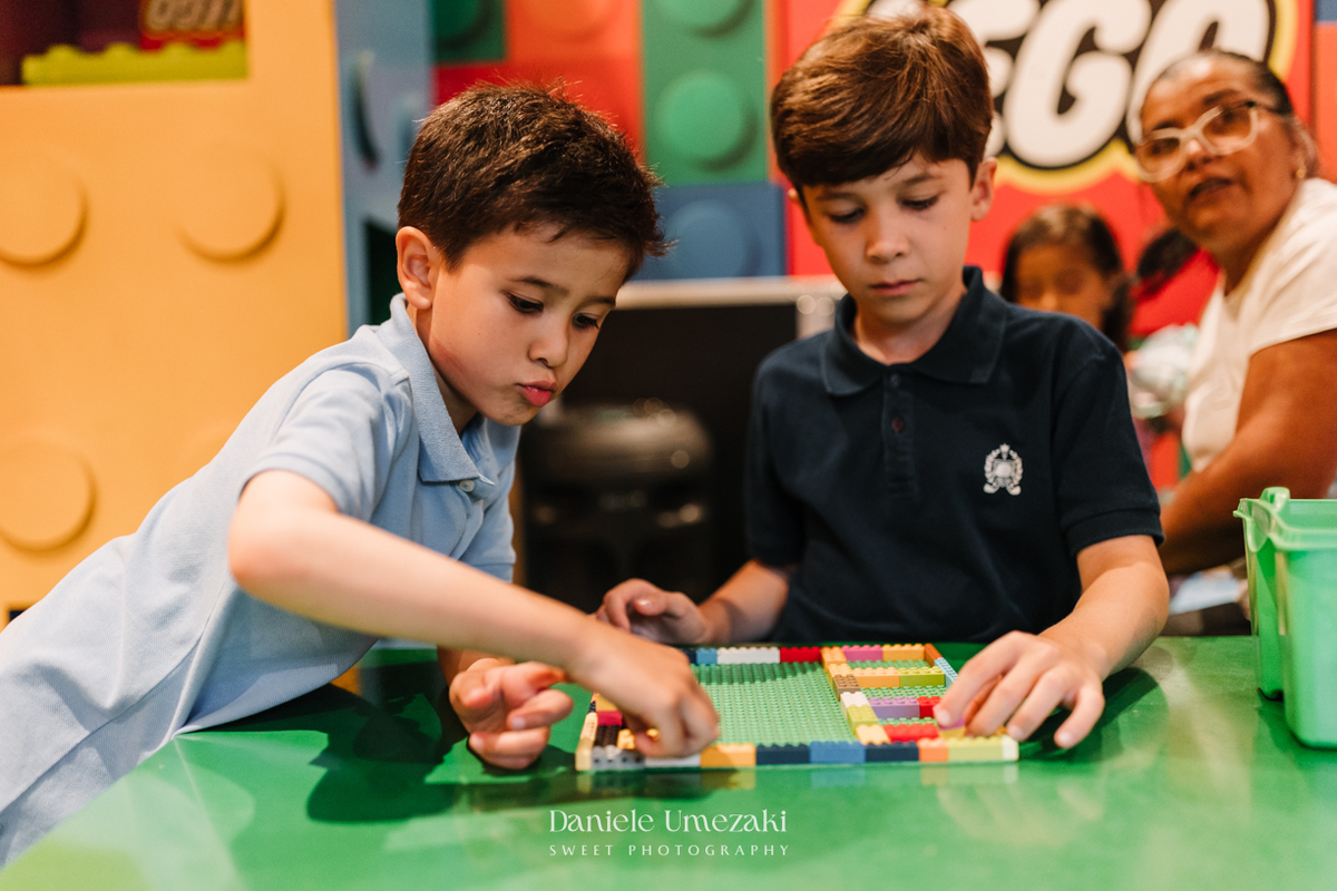 Fotografia de aniversário infantil em Mogi das Cruzes. O aniversário de 4 anos da Giulia, com tema Ariel na Praça Pitangueira, foi registrado com leveza e afeto por Dani Umezaki, eternizando momentos especiais de uma família acompanhada desde o newborn