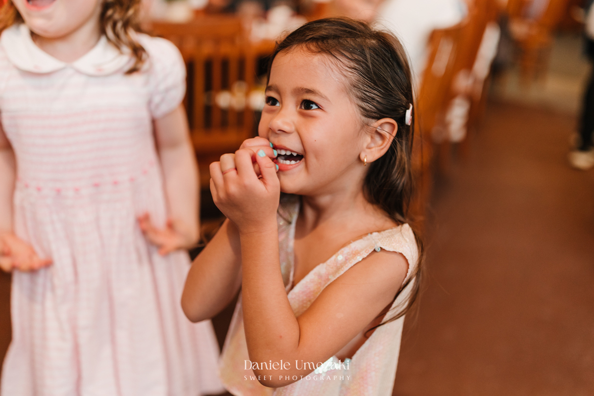 Fotografia de aniversário infantil em Mogi das Cruzes. O aniversário de 4 anos da Giulia, com tema Ariel na Praça Pitangueira, foi registrado com leveza e afeto por Dani Umezaki, eternizando momentos especiais de uma família acompanhada desde o newborn