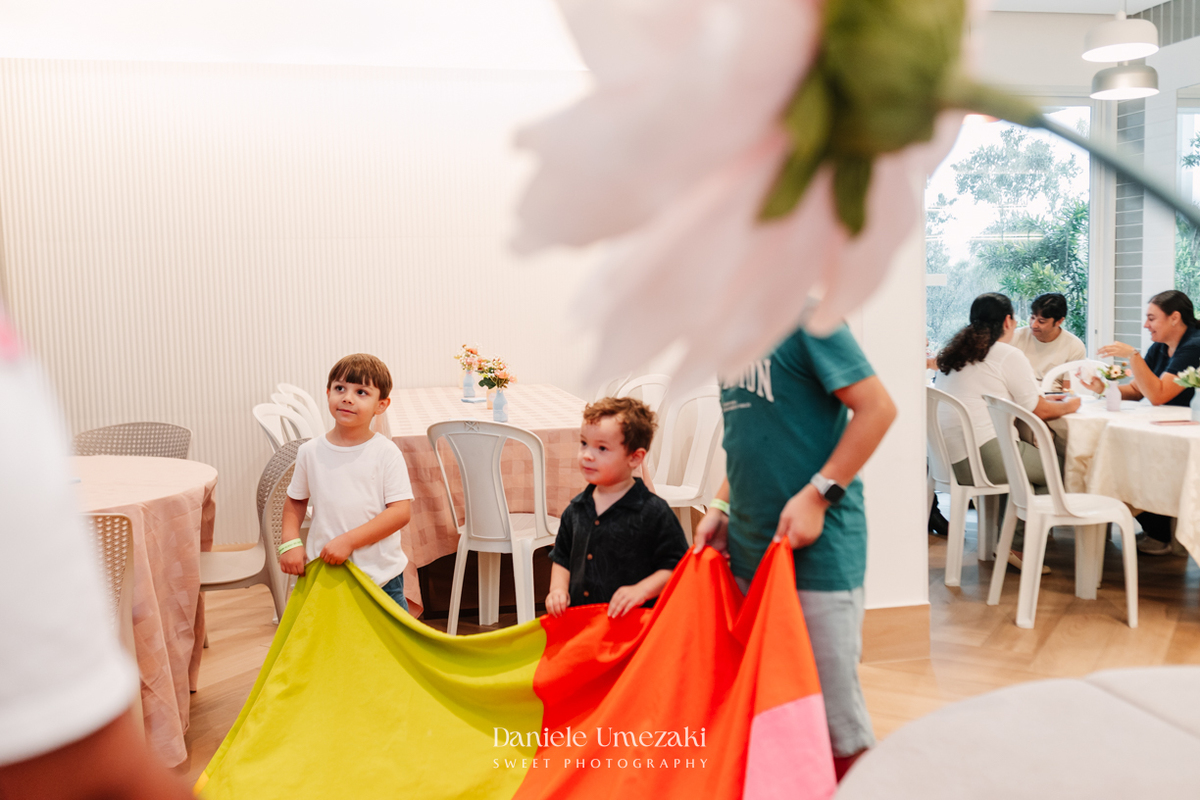 Fotógrafa de aniversário infantil em Mogi das Cruzes registrando o 1 aninho da Eloise, celebração em família com decoração da Cerejeira Decora e momentos cheios de afeto por Dani Umezaki