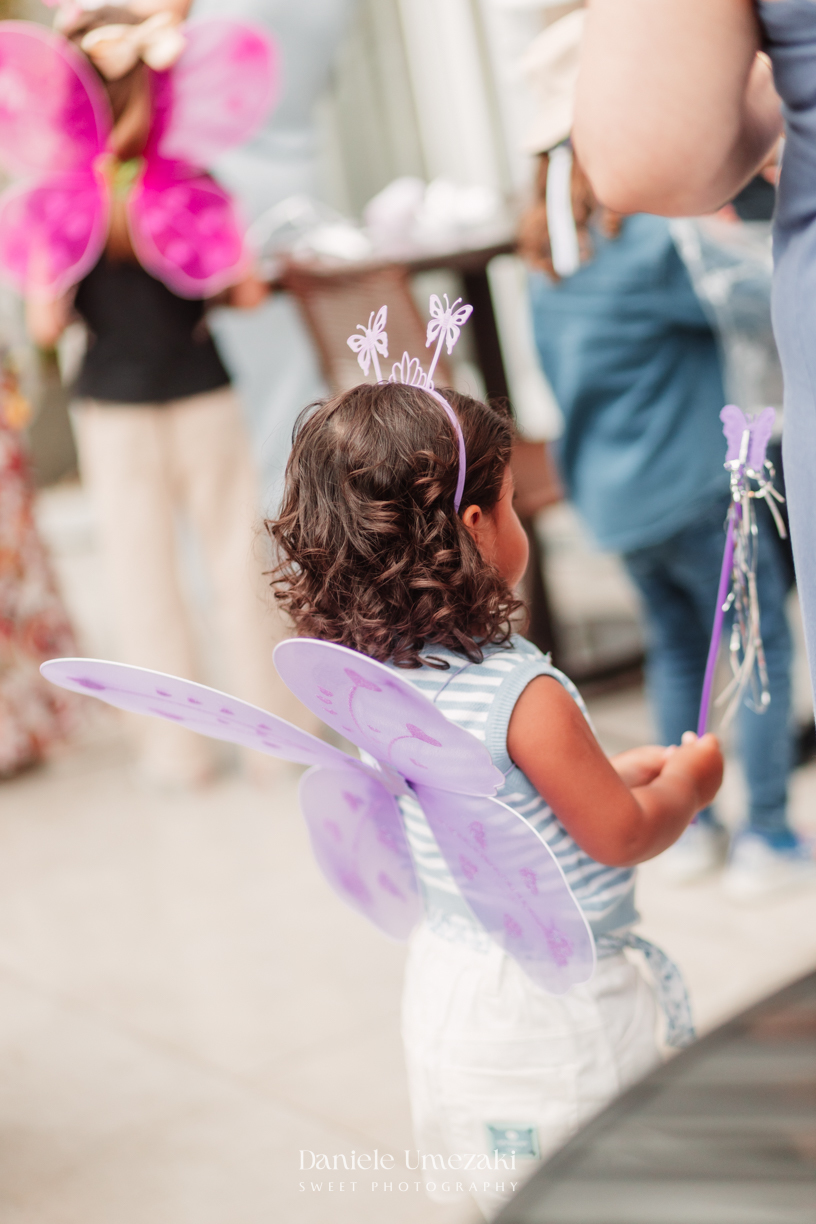 Fotógrafa de aniversário infantil em Mogi das Cruzes registrando o 1 aninho da Eloise, celebração em família com decoração da Cerejeira Decora e momentos cheios de afeto por Dani Umezaki
