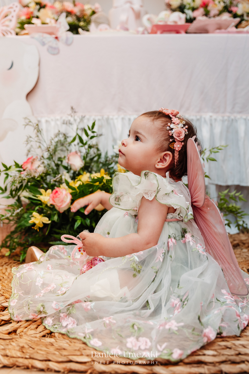 Fotógrafa de aniversário infantil em Mogi das Cruzes registrando o 1 aninho da Eloise, celebração em família com decoração da Cerejeira Decora e momentos cheios de afeto por Dani Umezaki