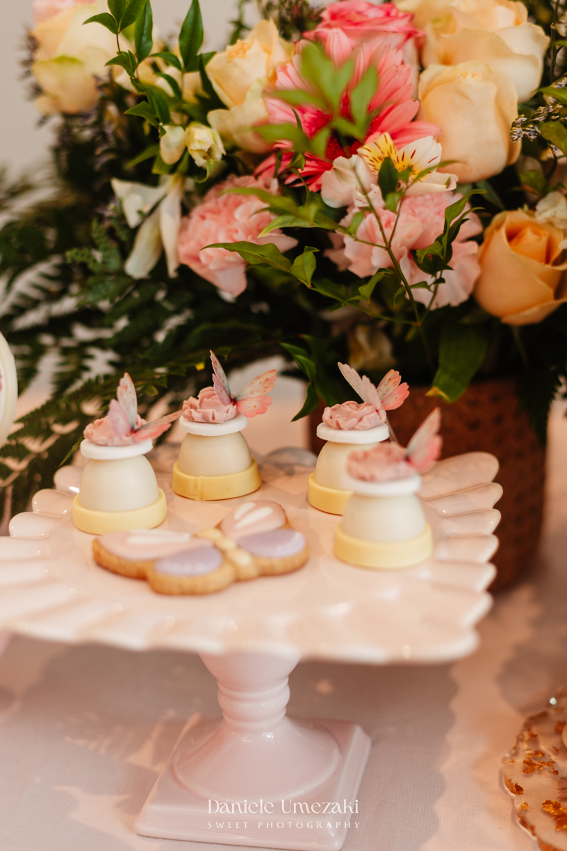 Fotógrafa de aniversário infantil em Mogi das Cruzes registrando o 1 aninho da Eloise, celebração em família com decoração da Cerejeira Decora e momentos cheios de afeto por Dani Umezaki