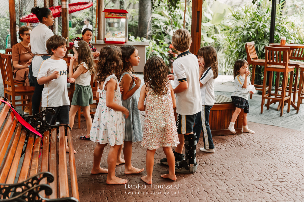 Fotografia de aniversário infantil em São Paulo. Os 6 anos do Pietro foram celebrados no Praça Pitangueira com tema Star Wars da Cerejeira Decora. Um dia especial registrado com sensibilidade por Dani Umezaki.