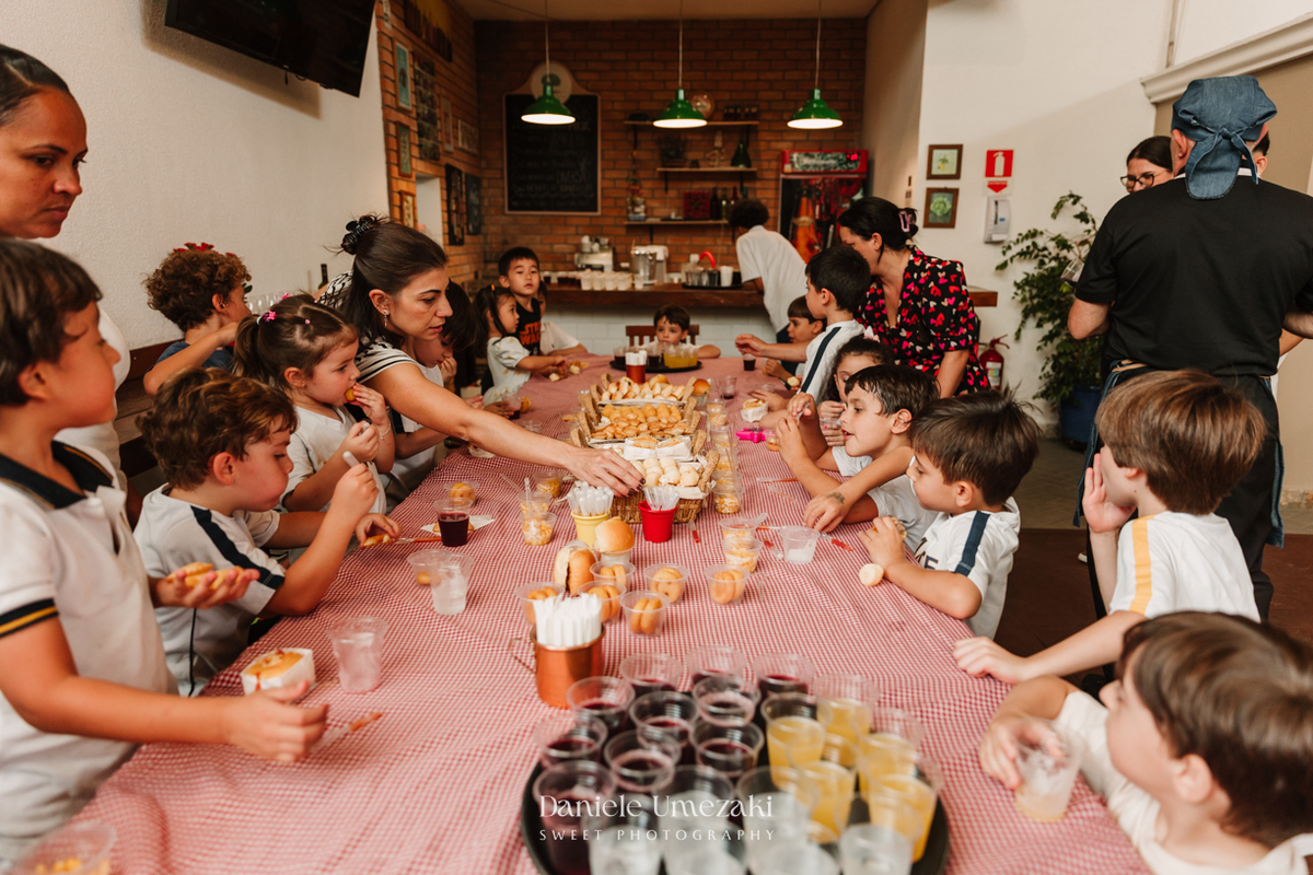 Fotografia de aniversário infantil em São Paulo. Os 6 anos do Pietro foram celebrados no Praça Pitangueira com tema Star Wars da Cerejeira Decora. Um dia especial registrado com sensibilidade por Dani Umezaki.