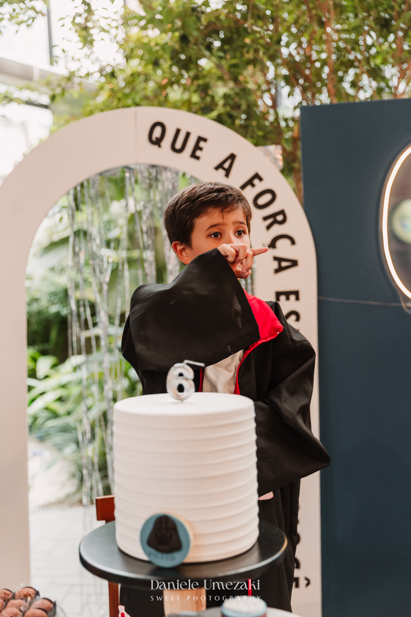 Fotografia de aniversário infantil em São Paulo. Os 6 anos do Pietro foram celebrados no Praça Pitangueira com tema Star Wars da Cerejeira Decora. Um dia especial registrado com sensibilidade por Dani Umezaki.