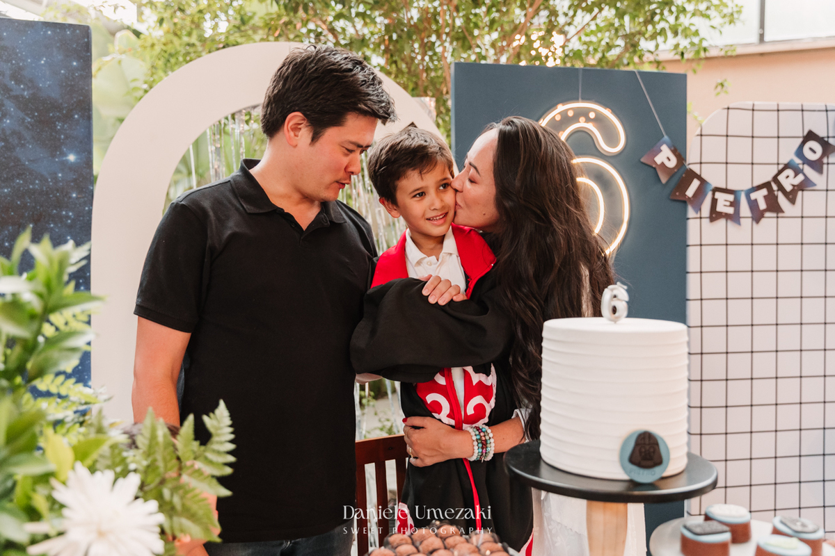 Fotografia de aniversário infantil em São Paulo. Os 6 anos do Pietro foram celebrados no Praça Pitangueira com tema Star Wars da Cerejeira Decora. Um dia especial registrado com sensibilidade por Dani Umezaki.