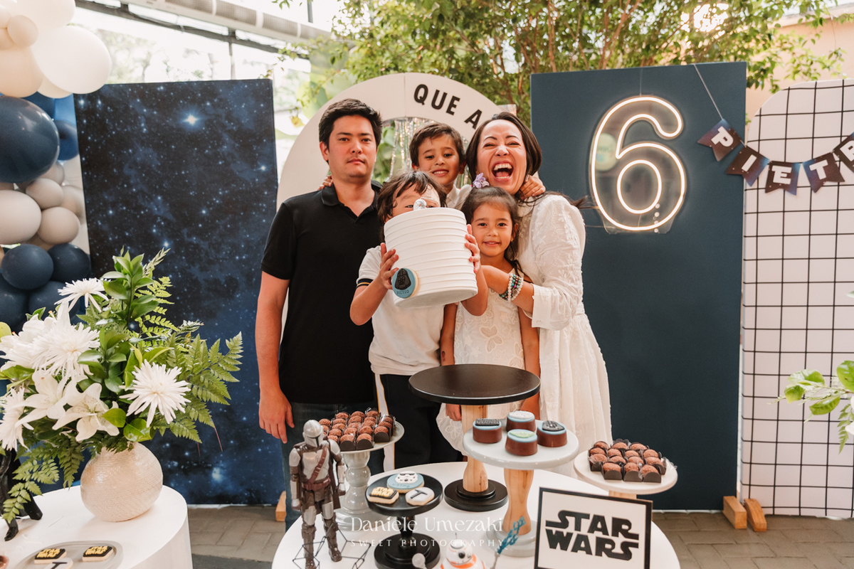 Fotografia de aniversário infantil em São Paulo. Os 6 anos do Pietro foram celebrados no Praça Pitangueira com tema Star Wars da Cerejeira Decora. Um dia especial registrado com sensibilidade por Dani Umezaki.