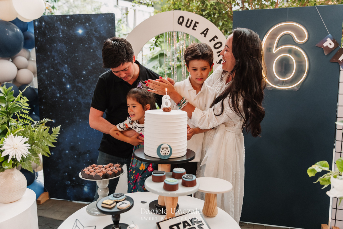 Fotografia de aniversário infantil em São Paulo. Os 6 anos do Pietro foram celebrados no Praça Pitangueira com tema Star Wars da Cerejeira Decora. Um dia especial registrado com sensibilidade por Dani Umezaki.