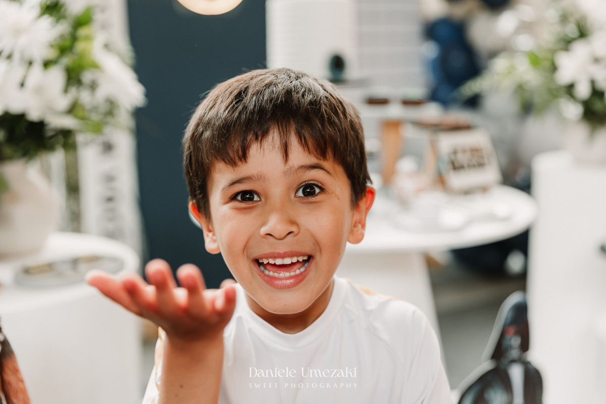Fotografia de aniversário infantil em São Paulo. Os 6 anos do Pietro foram celebrados no Praça Pitangueira com tema Star Wars da Cerejeira Decora. Um dia especial registrado com sensibilidade por Dani Umezaki.Fotografia de aniversário infantil em São Paul
