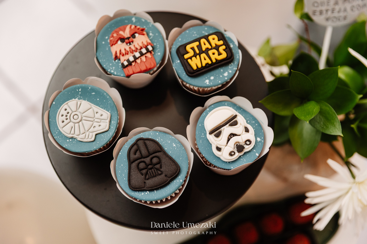 Fotografia de aniversário infantil em São Paulo. Os 6 anos do Pietro foram celebrados no Praça Pitangueira com tema Star Wars da Cerejeira Decora. Um dia especial registrado com sensibilidade por Dani Umezaki.