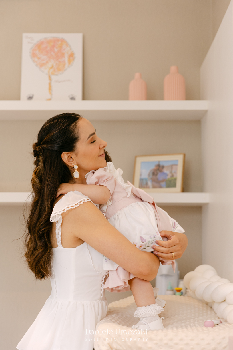 Aniversário de 1 ano da Mariana realizado no quintal da família em Mogi das Cruzes, com decoração da Ju Cerejeira Decora e diversão da Laura Fest, registrado por Dani Umezaki.
