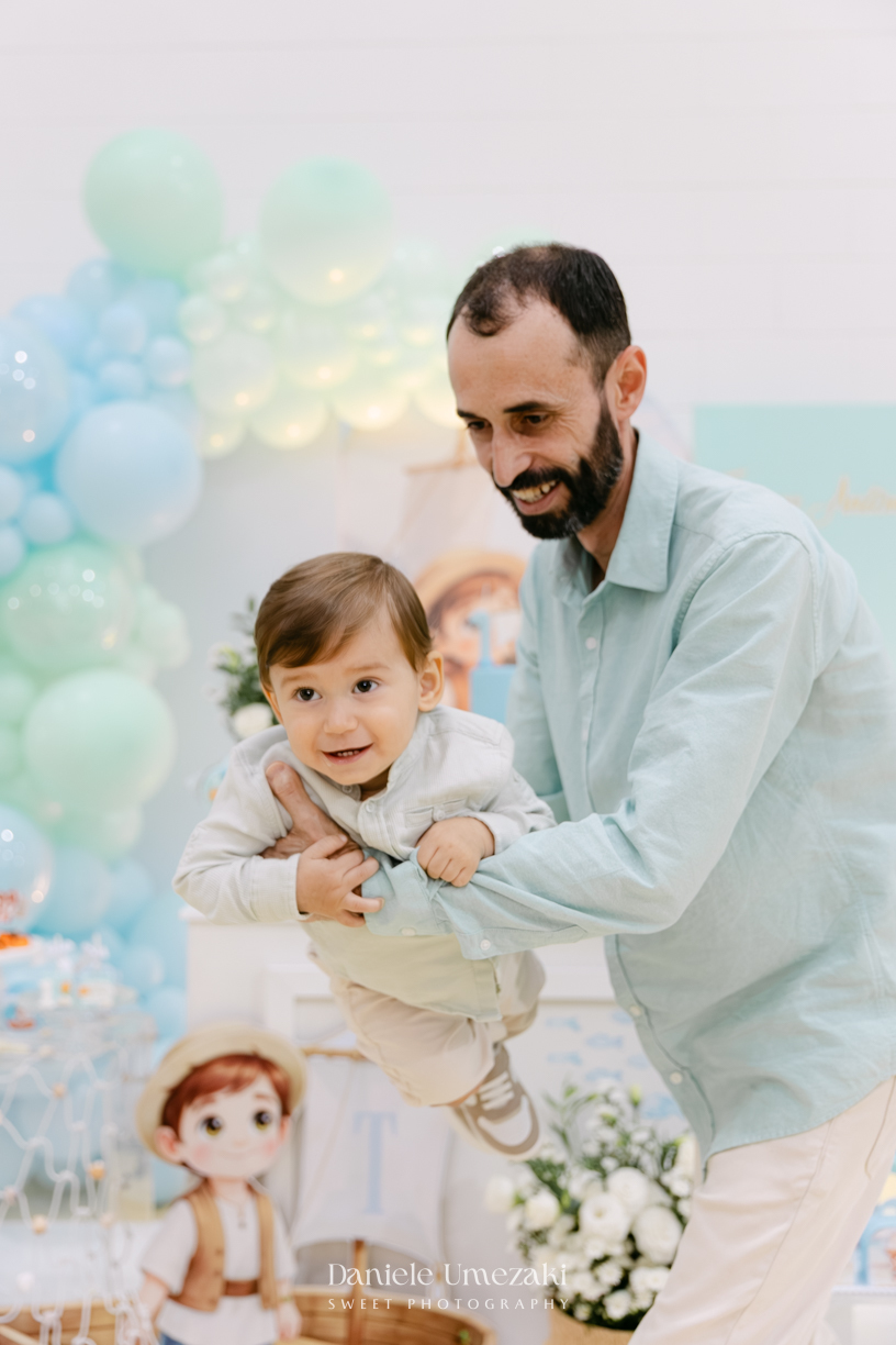 Aniversário de 1 ano do Thiago realizado no Buffet Jokempô em Mogi das Cruzes, registrado por Dani Umezaki com fotografias espontâneas e cheias de emoção