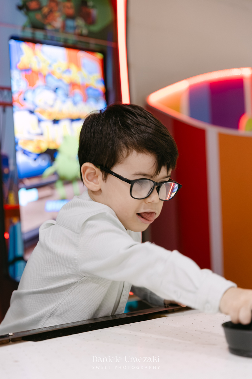 Aniversário de 1 ano do Thiago realizado no Buffet Jokempô em Mogi das Cruzes, registrado por Dani Umezaki com fotografias espontâneas e cheias de emoção