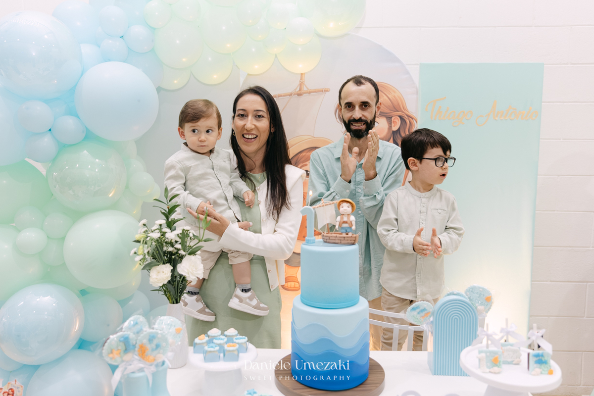 Aniversário de 1 ano do Thiago realizado no Buffet Jokempô em Mogi das Cruzes, registrado por Dani Umezaki com fotografias espontâneas e cheias de emoção