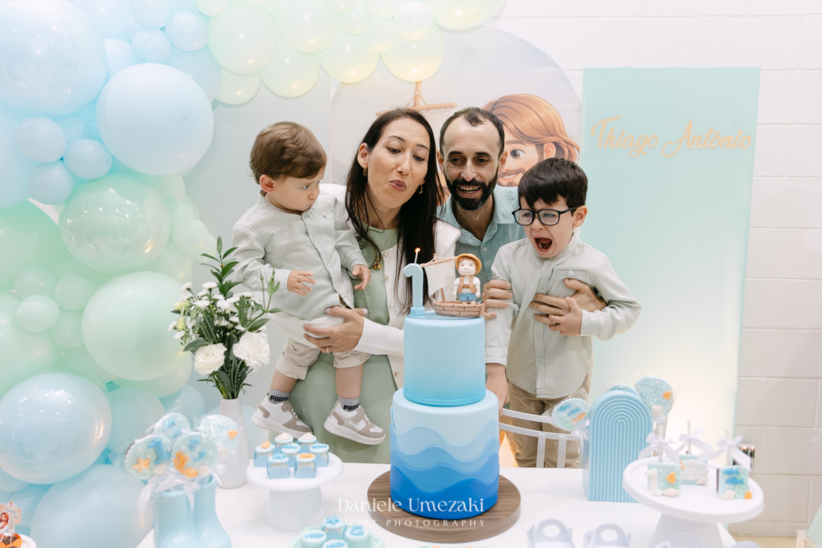 Aniversário de 1 ano do Thiago realizado no Buffet Jokempô em Mogi das Cruzes, registrado por Dani Umezaki com fotografias espontâneas e cheias de emoção