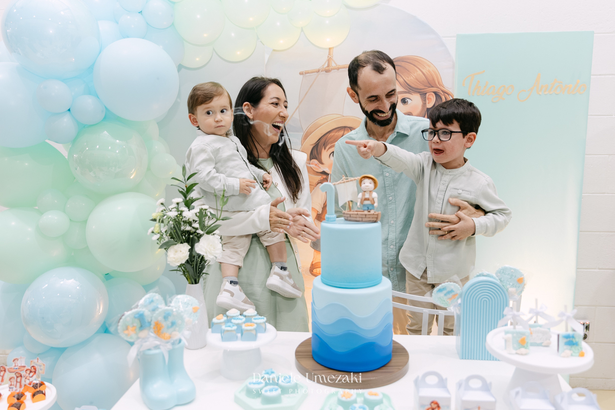 Aniversário de 1 ano do Thiago realizado no Buffet Jokempô em Mogi das Cruzes, registrado por Dani Umezaki com fotografias espontâneas e cheias de emoção