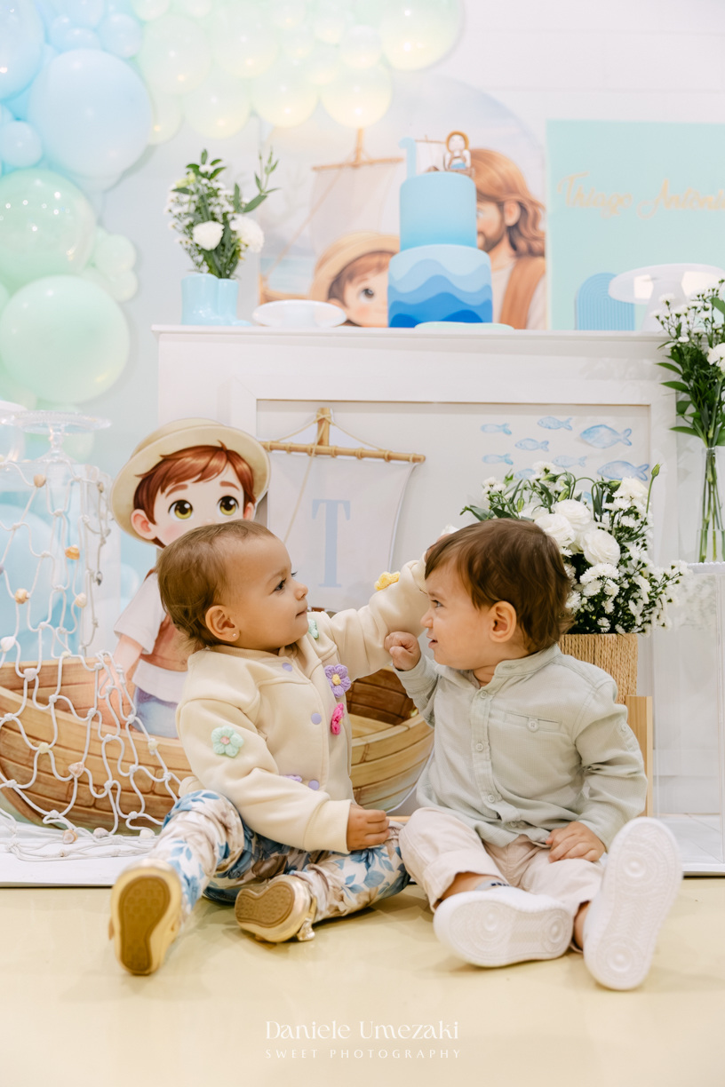 Aniversário de 1 ano do Thiago realizado no Buffet Jokempô em Mogi das Cruzes, registrado por Dani Umezaki com fotografias espontâneas e cheias de emoção