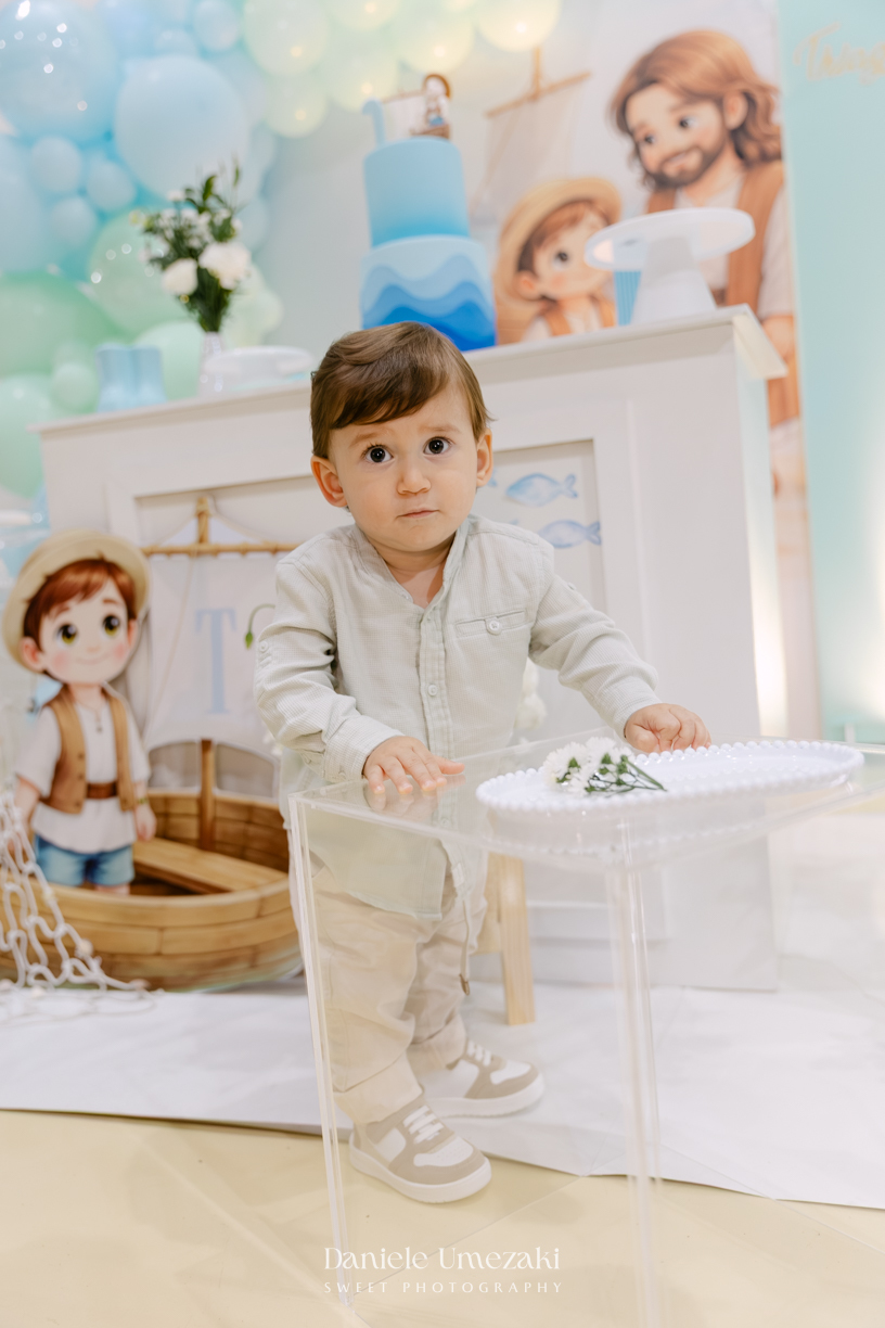Aniversário de 1 ano do Thiago realizado no Buffet Jokempô em Mogi das Cruzes, registrado por Dani Umezaki com fotografias espontâneas e cheias de emoção