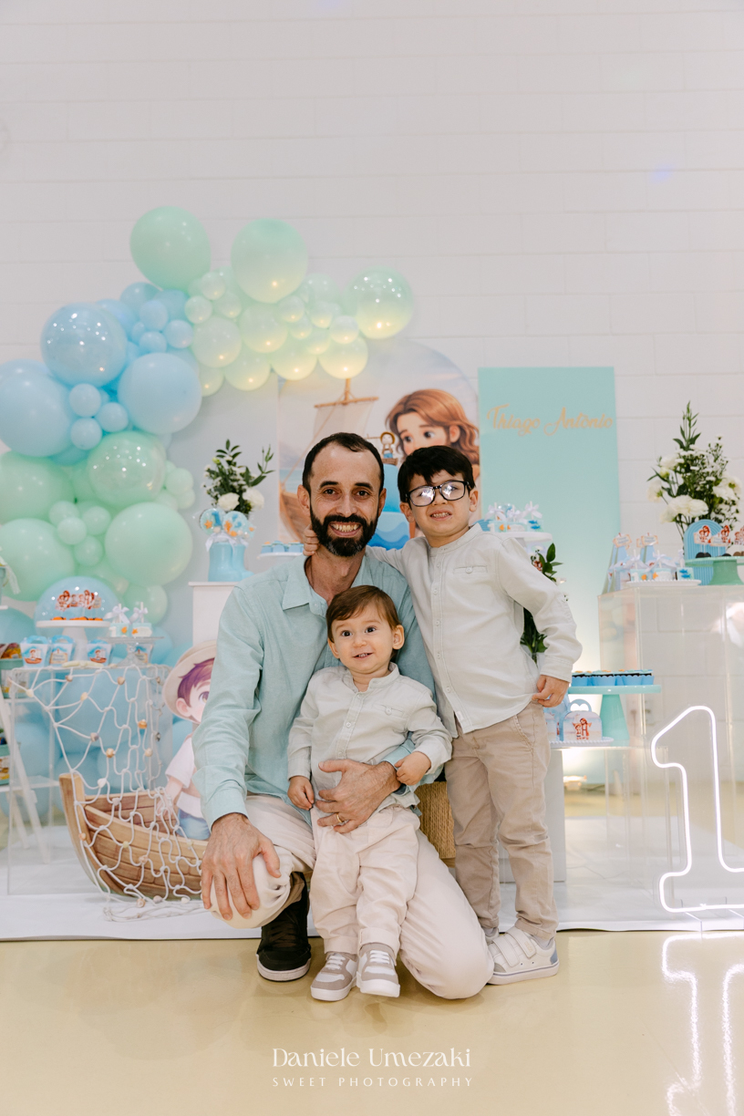Aniversário de 1 ano do Thiago realizado no Buffet Jokempô em Mogi das Cruzes, registrado por Dani Umezaki com fotografias espontâneas e cheias de emoção