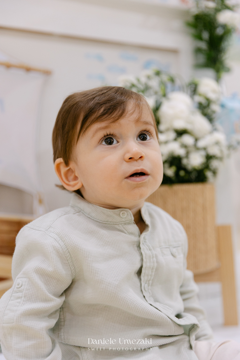 Aniversário de 1 ano do Thiago realizado no Buffet Jokempô em Mogi das Cruzes, registrado por Dani Umezaki com fotografias espontâneas e cheias de emoção
