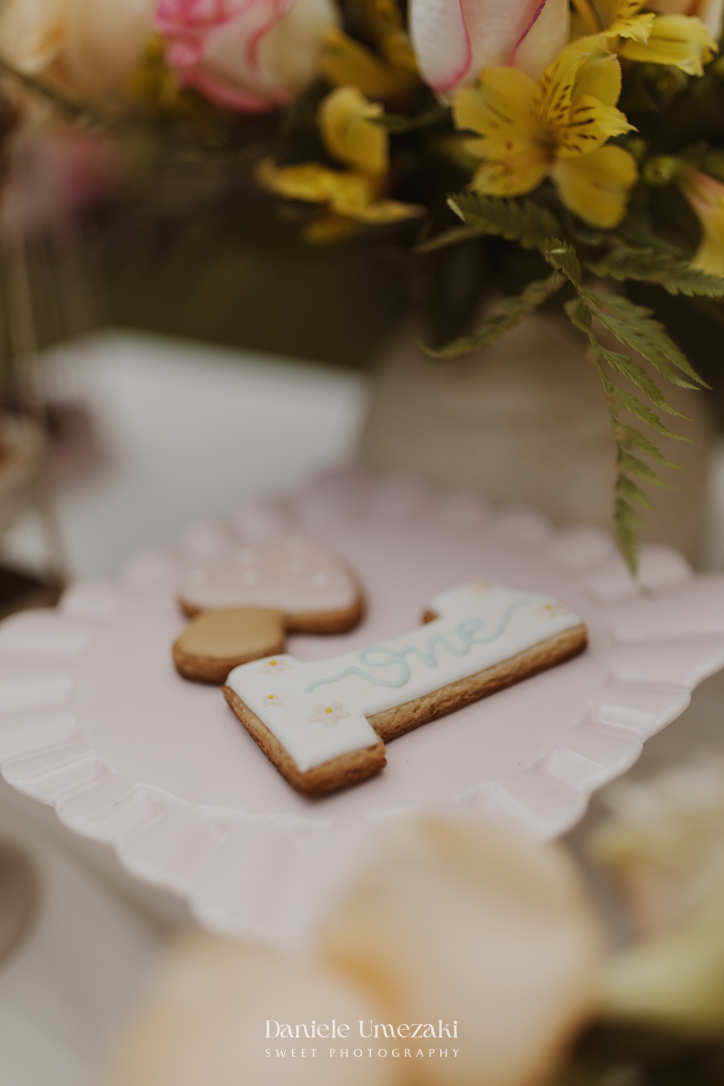 Olivia comemorando seu primeiro aniversário no Quintal Pitangueira, em Mogi das Cruzes, com decoração da Ju, da Cerejeira Decora, fotografada por Dani Umezaki