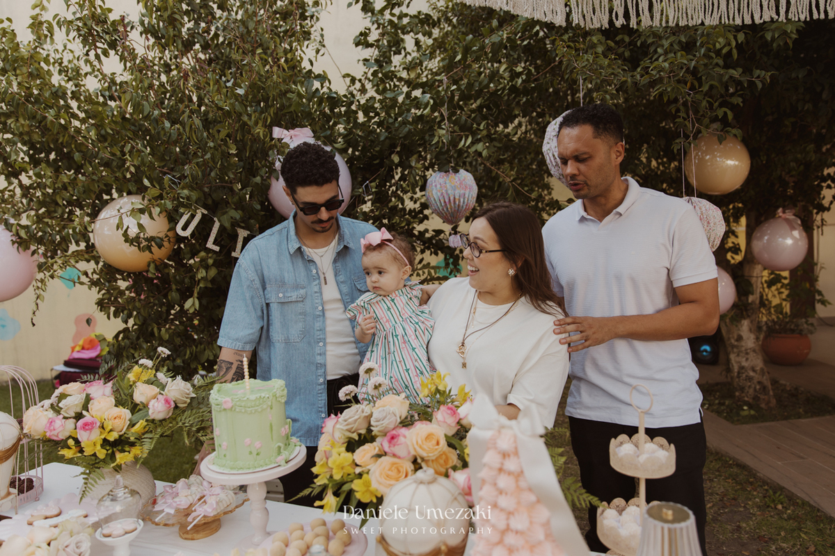 Olivia comemorando seu primeiro aniversário no Quintal Pitangueira, em Mogi das Cruzes, com decoração da Ju, da Cerejeira Decora, fotografada por Dani Umezaki