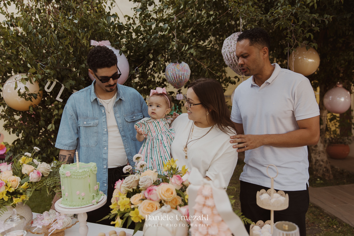 Olivia comemorando seu primeiro aniversário no Quintal Pitangueira, em Mogi das Cruzes, com decoração da Ju, da Cerejeira Decora, fotografada por Dani Umezaki