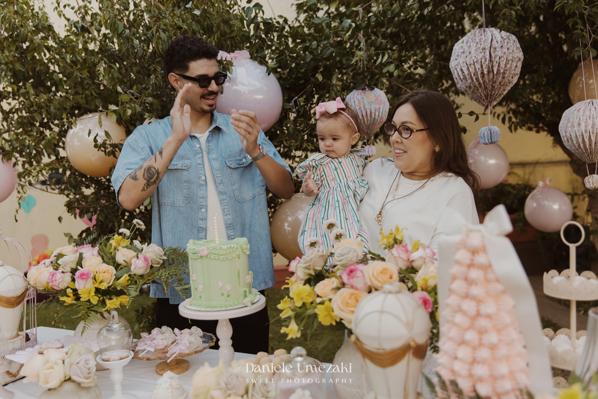 Olivia comemorando seu primeiro aniversário no Quintal Pitangueira, em Mogi das Cruzes, com decoração da Ju, da Cerejeira Decora, fotografada por Dani Umezaki