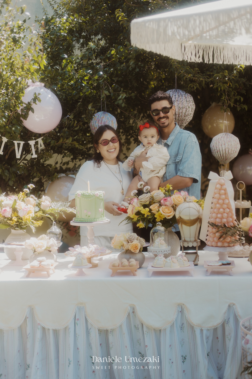 Olivia comemorando seu primeiro aniversário no Quintal Pitangueira, em Mogi das Cruzes, com decoração da Ju, da Cerejeira Decora, fotografada por Dani Umezaki