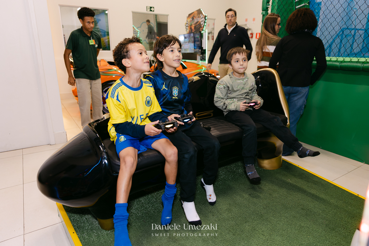 Nicolas comemorando seu aniversário de 8 anos no Buffet Santa Arruaça em Mogi das Cruzes, em uma festa inspirada no clima da Copa do Mundo.Nicolas comemorando seu aniversário de 8 anos no Buffet Santa Arruaça em Mogi das Cruzes, em uma festa inspirada no 