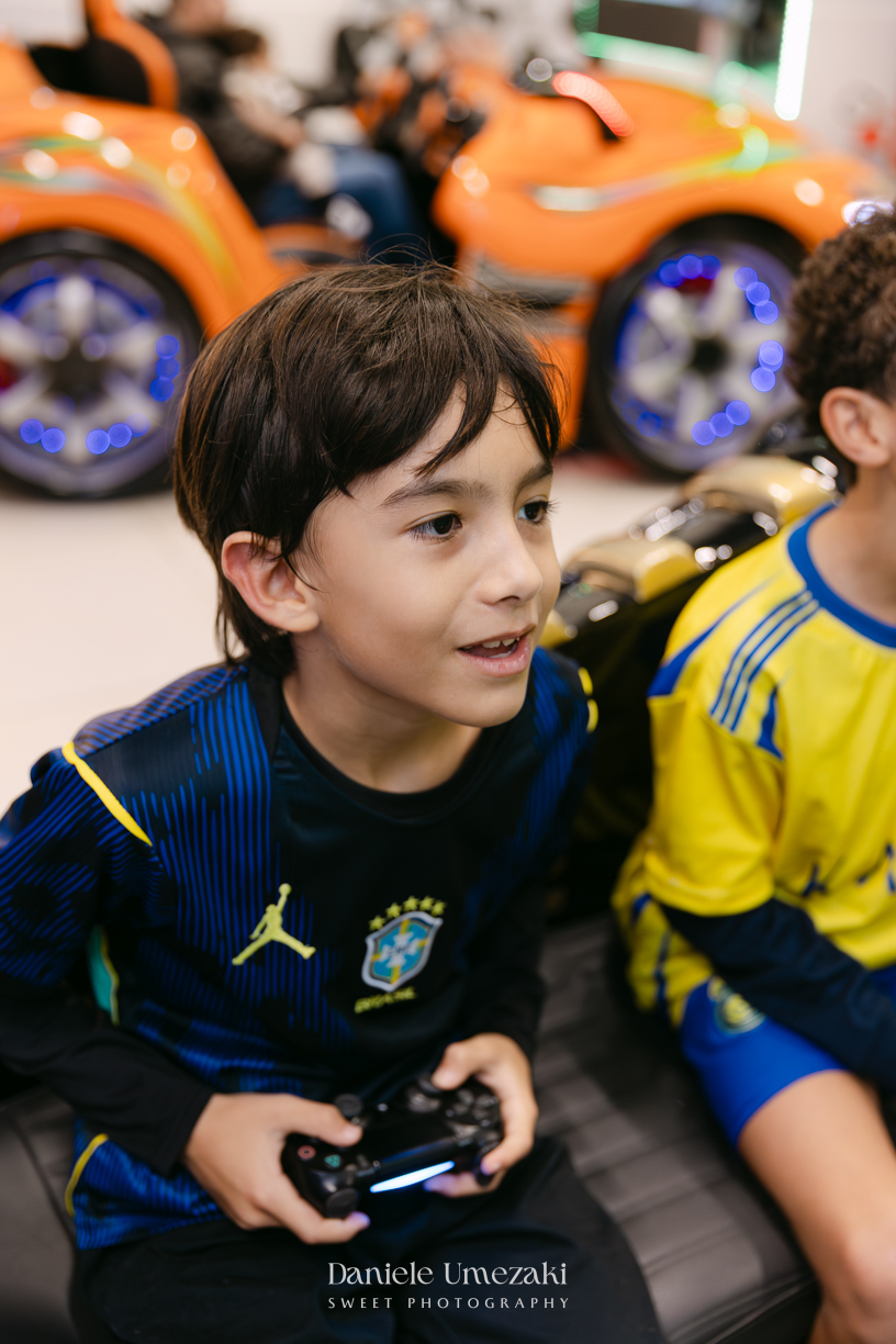 Nicolas comemorando seu aniversário de 8 anos no Buffet Santa Arruaça em Mogi das Cruzes, em uma festa inspirada no clima da Copa do Mundo.