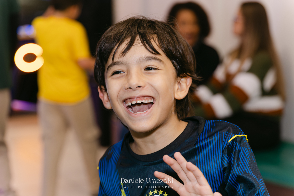 Nicolas comemorando seu aniversário de 8 anos no Buffet Santa Arruaça em Mogi das Cruzes, em uma festa inspirada no clima da Copa do Mundo.