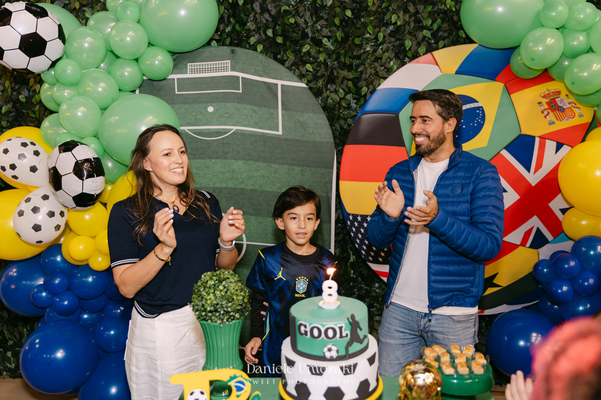 Nicolas comemorando seu aniversário de 8 anos no Buffet Santa Arruaça em Mogi das Cruzes, em uma festa inspirada no clima da Copa do Mundo.