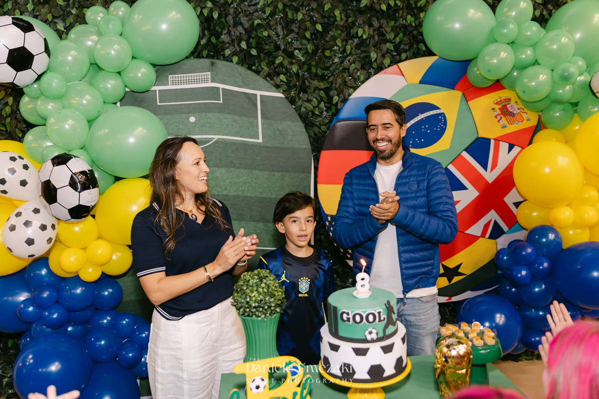 Nicolas comemorando seu aniversário de 8 anos no Buffet Santa Arruaça em Mogi das Cruzes, em uma festa inspirada no clima da Copa do Mundo.