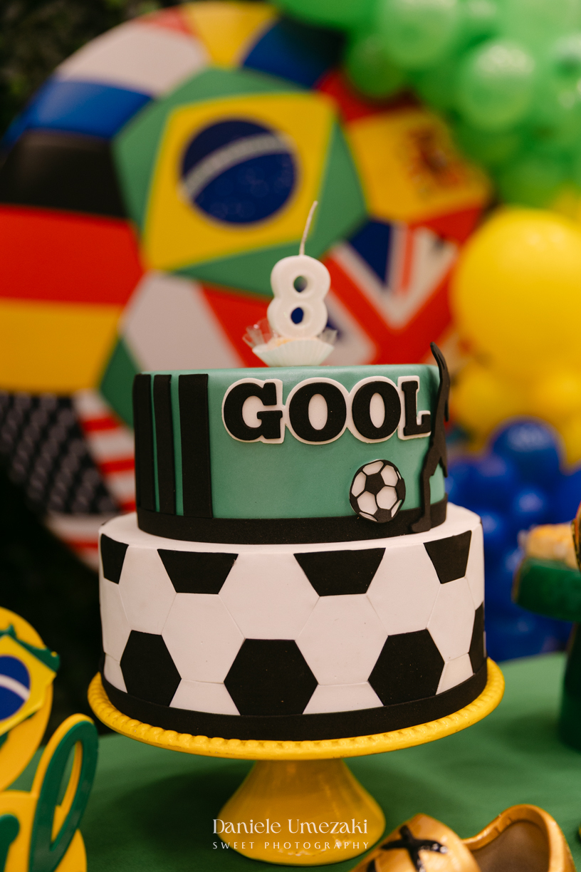 Nicolas comemorando seu aniversário de 8 anos no Buffet Santa Arruaça em Mogi das Cruzes, em uma festa inspirada no clima da Copa do Mundo.