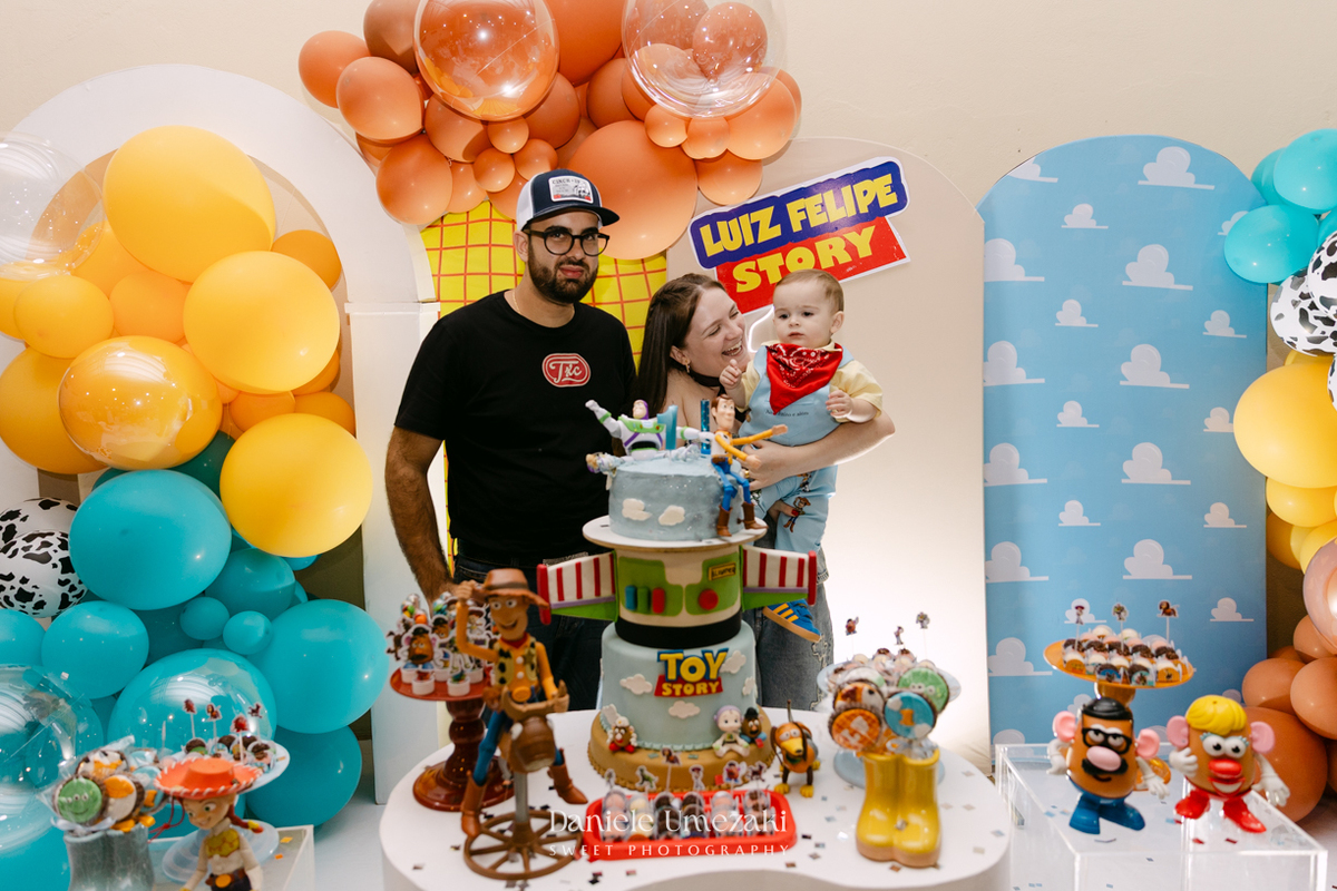 Luiz Felipe comemorando seu primeiro aniversário em Salesópolis, em uma festa com tema Toy Story e decoração da Paloma, da Detalier Decorações.