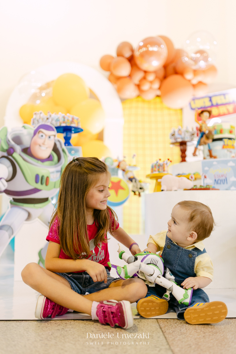 Luiz Felipe comemorando seu primeiro aniversário em Salesópolis, em uma festa com tema Toy Story e decoração da Paloma, da Detalier Decorações.