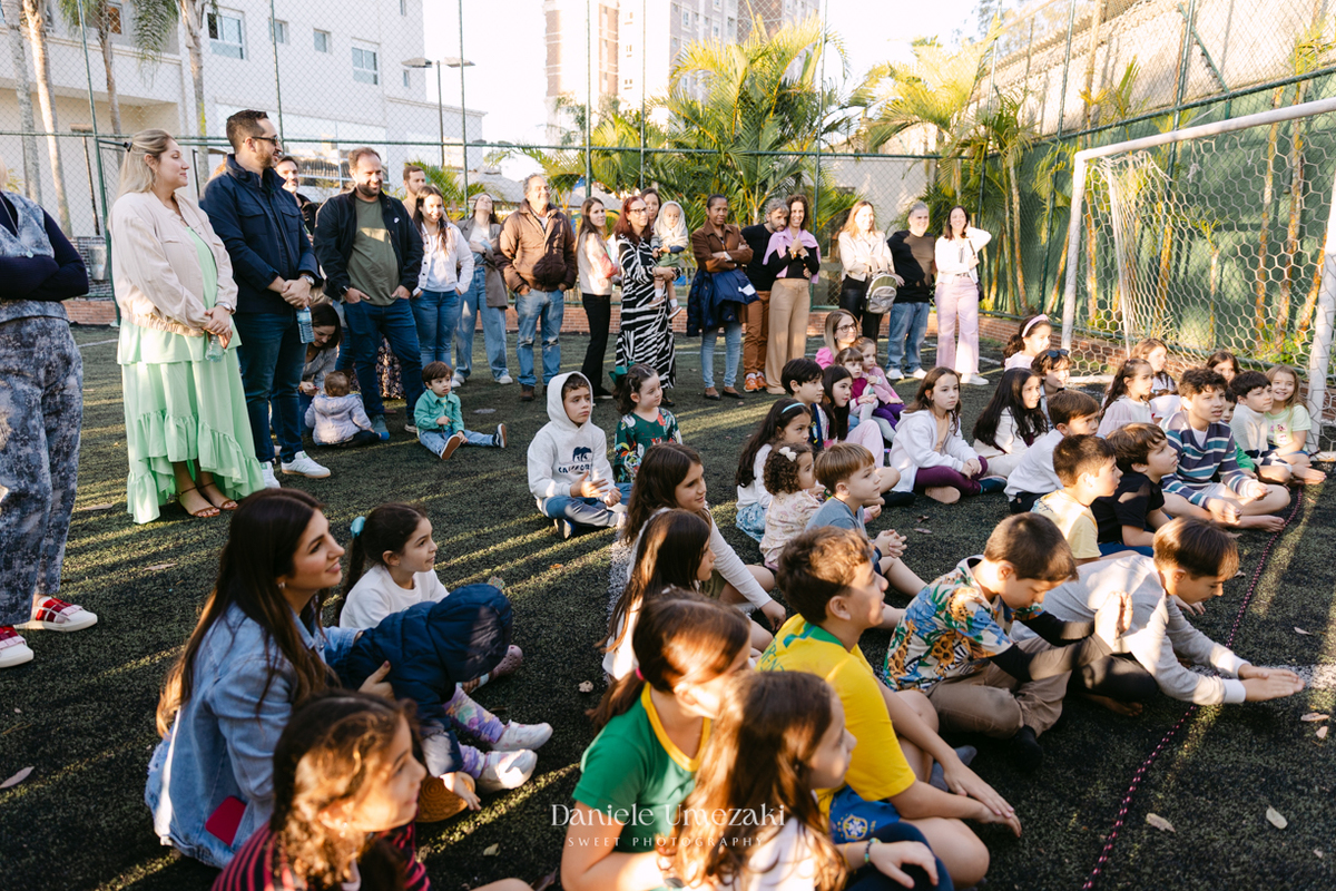Francisco comemorando seu aniversário de 9 anos no condomínio Landscape em Mogi das Cruzes durante uma festa com atividades da SOS Ambiental e oficina de plantio