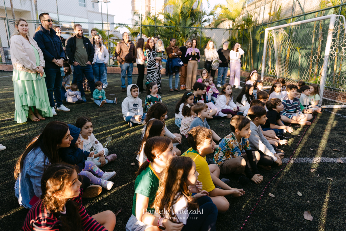 Francisco comemorando seu aniversário de 9 anos no condomínio Landscape em Mogi das Cruzes durante uma festa com atividades da SOS Ambiental e oficina de plantio