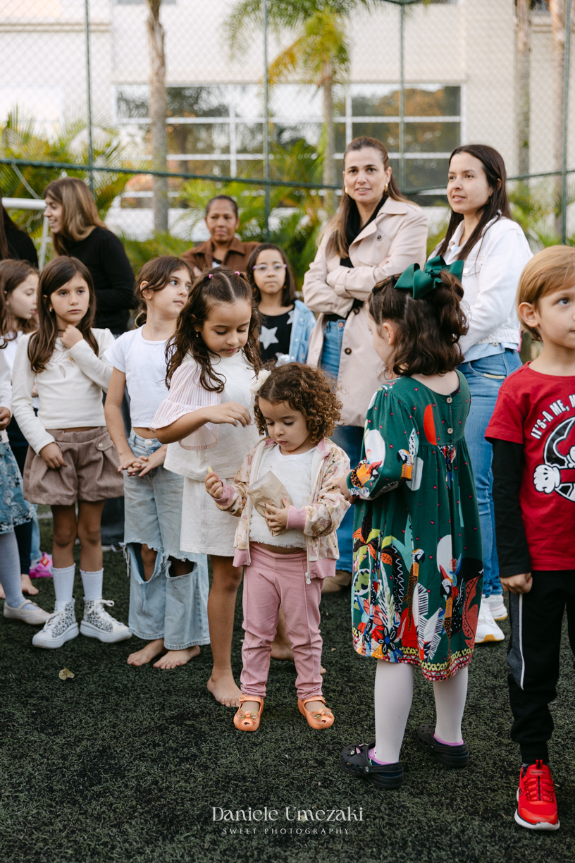 Francisco comemorando seu aniversário de 9 anos no condomínio Landscape em Mogi das Cruzes durante uma festa com atividades da SOS Ambiental e oficina de plantio