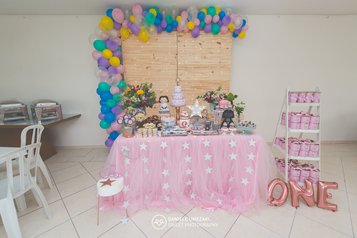aniversário star wars para meninas super  fofo star wars rosa fotografa mogi das cruzes daniele umezaki decoração linda matrioskas