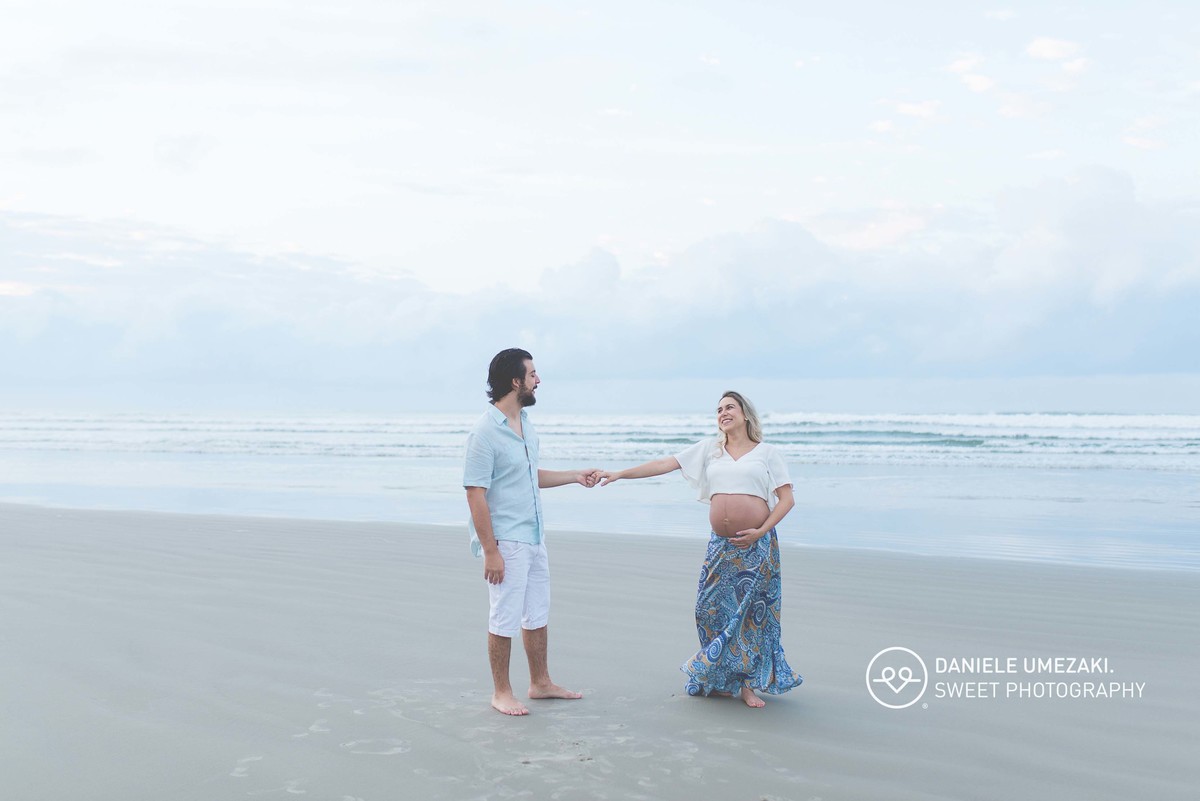 Ensaio de Gestante na praia de Bertioga-SP, Registrado pela fotógrafa de ensaios e família. Ensaio gestante em mogi das cruzes Ensaio gestante suzano Ensaio gestante arujá Ensaio gestante santa isabel Ensaio gestante sjc Ensaio gestante guararema Ensaio g