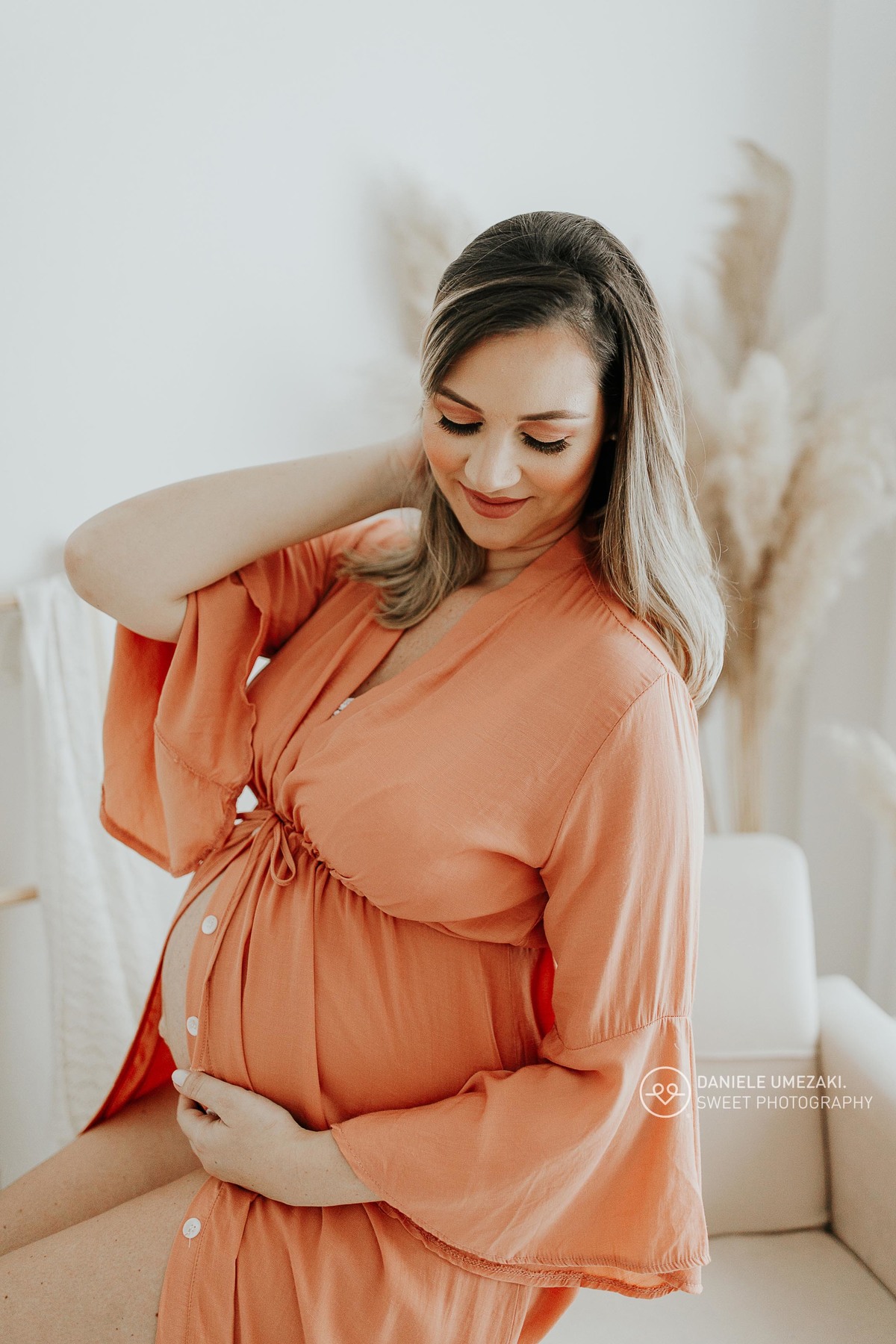 ensaio gestante em mogi das cruzes - sp grávida em mogi das cruzes ensaio com sentimento mamãe toda linda com o seu bebê recem nascido. Parto mogi mater ensaio fotográfico; book gestante estúdio fotografico em mogi das cruzes sp melhor fotografa de mogi