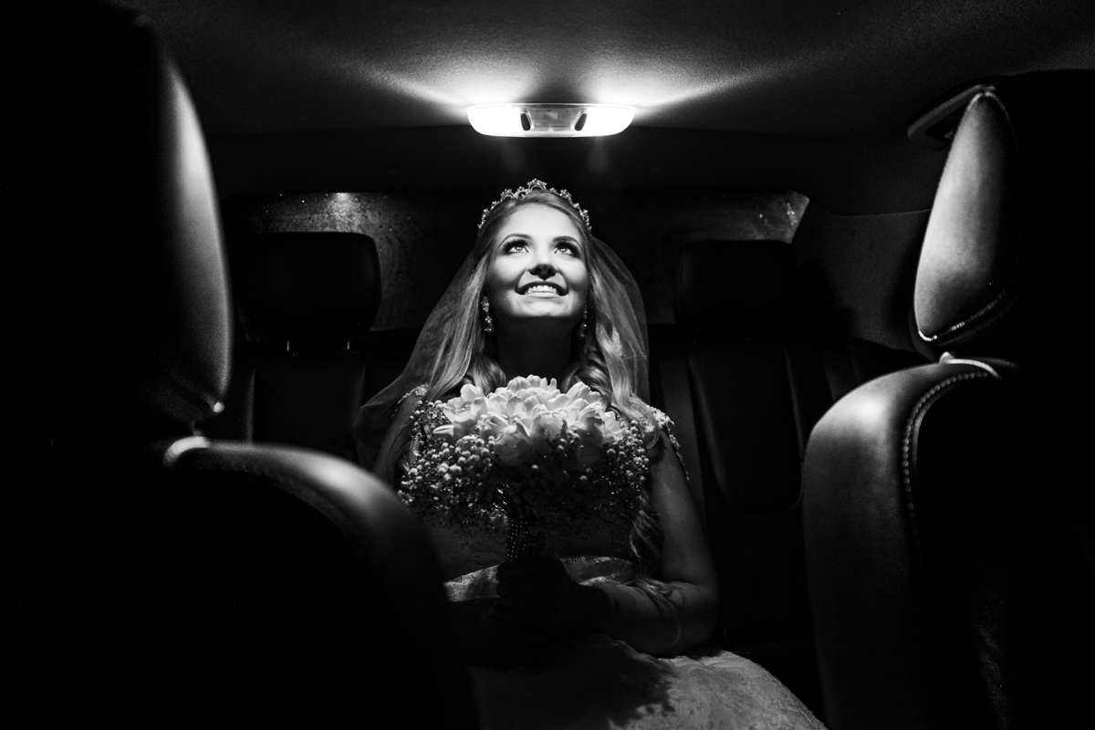 noiva no carro