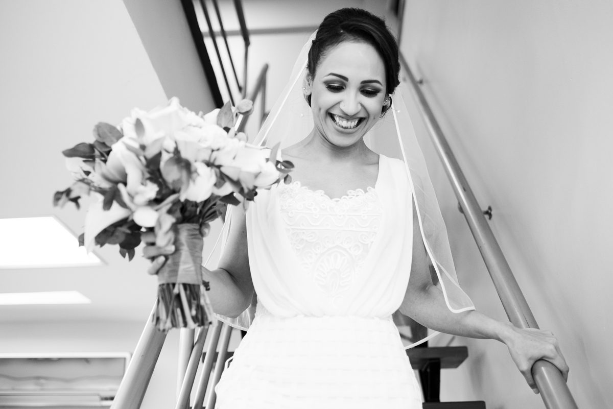 noivas saindo do salão para o casamento