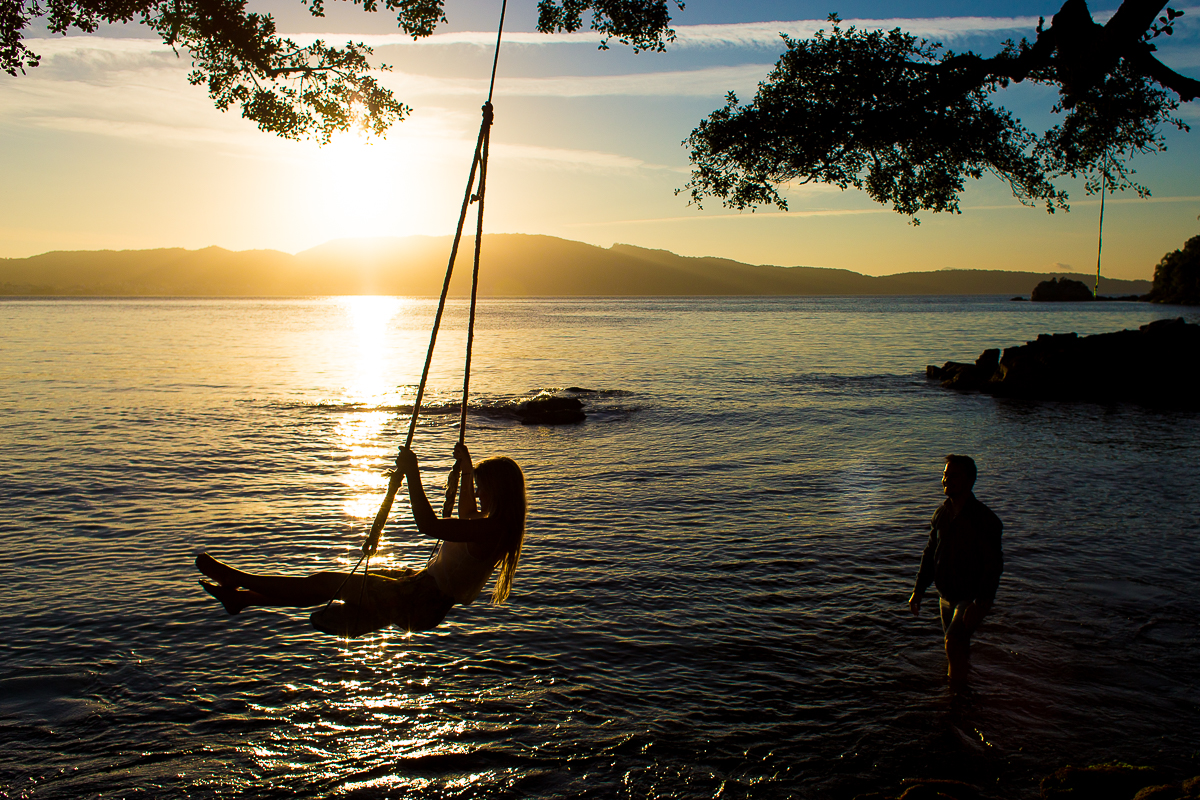 casal na praia da sepultura