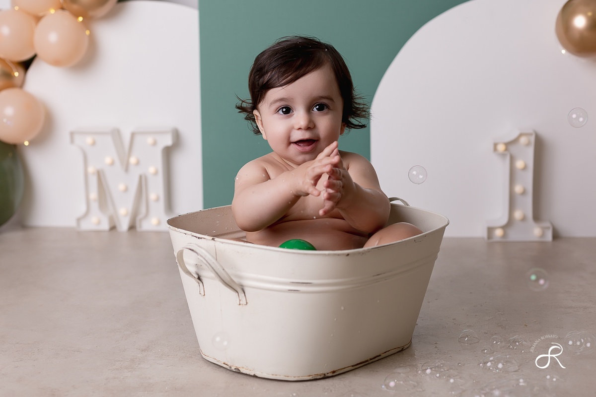 Juliana Rossato Fotografia, são paulo, interlagos, zona sul, jardim consórcio, estúdio fotográfico, ensaio infantil, SP, acompanhamento infantil, cake, smash the cake, ensaio de aniversário, bolo, 1 ano, um ano, smash biombo, verde, dourado