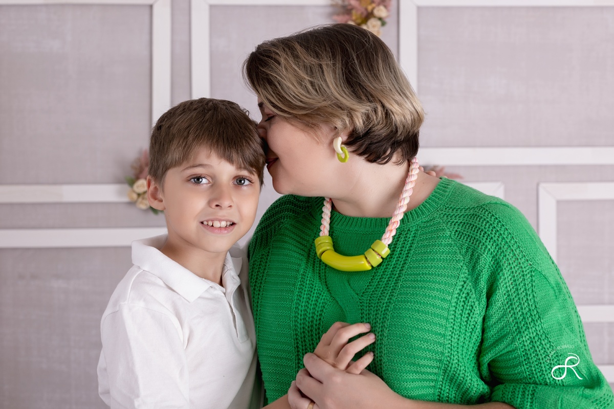 Juliana Rossato Fotografia, São Paulo, Mini ensaio de Dia das mãe, mães 2023, dia das mães, Ensaio filho filhos, estúdio fotográfico, interlagos, vila mascote, santo amaro, fotógrafa sp, fotógrafo sp, zona sul, pascoa, mini ensaio, jardim umuarama, mamães